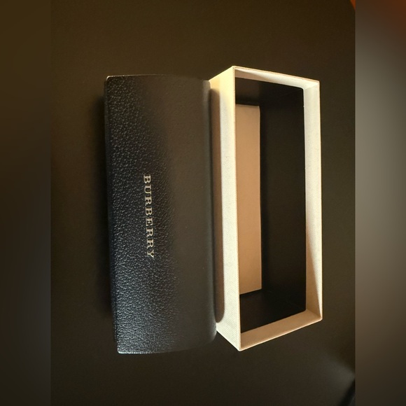 Burberry sunglasses - Picture 2 of 9